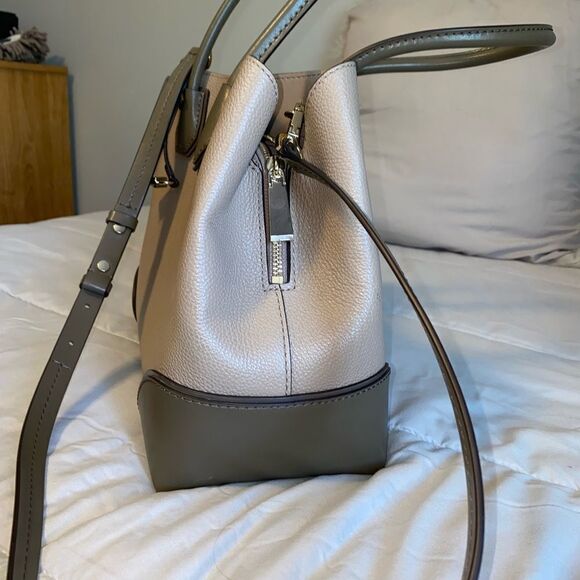 MICHAEL KORS
Mercer Gallery Medium Color Block Pebbled Leather Satchel - Picture 10 of 15